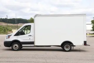 Ford Transit 2023 350 HD 2 puertas 138 pulg. WB DRW Chasis Cortado con GVWR de 9950 lb.