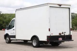 Ford Transit 2023 350 HD 2 puertas 138 pulg. WB DRW Chasis Cortado con GVWR de 9950 lb.