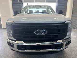 Ford F-350 Super Duty 2025 4x2 XL Cabina Regular 2 puertas 8 pies LB SRW Pickup