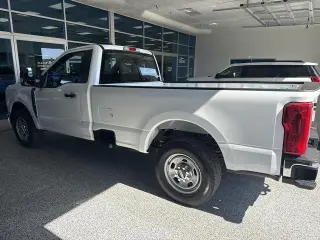 Ford F-350 Super Duty 2025 4x2 XL Cabina Regular 2 puertas 8 pies LB SRW Pickup