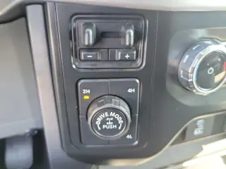 Ford F-150 2023 4x4 XLT 4 puertas SuperCrew 5.5 pies. SB