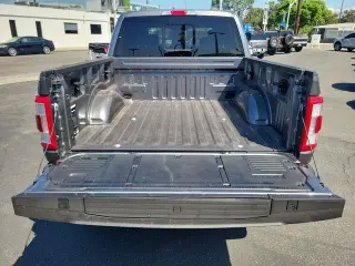 Ford F-150 2023 4x4 Lariat 4 puertas SuperCrew 5.5 pies. SB