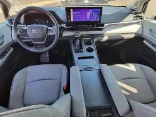 Toyota Sienna 2025 AWD XLE 7 Pasajeros 4 Puertas Minivan