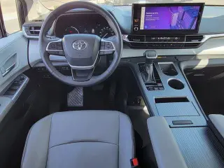 Toyota Sienna 2025 AWD XLE 7 Pasajeros 4 Puertas Minivan