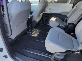 Toyota Sienna 2025 AWD XLE 7 Pasajeros 4 Puertas Minivan