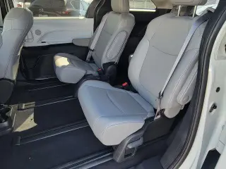 Toyota Sienna 2025 AWD XLE 7 Pasajeros 4 Puertas Minivan