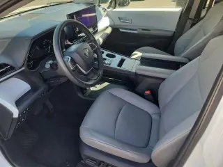 Toyota Sienna 2025 AWD XLE 7 Pasajeros 4 Puertas Minivan