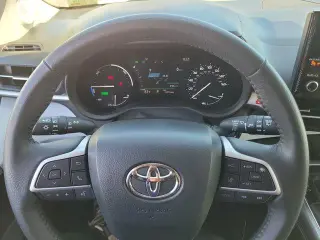 Toyota Sienna 2025 AWD XLE 7 Pasajeros 4 Puertas Minivan