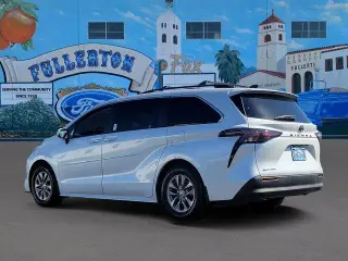 Toyota Sienna 2025 AWD XLE 7 Pasajeros 4 Puertas Minivan