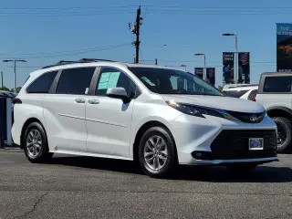 Toyota Sienna 2025 AWD XLE 7 Pasajeros 4 Puertas Minivan