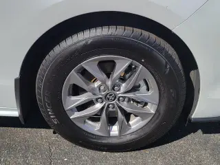 Toyota Sienna 2025 AWD XLE 7 Pasajeros 4 Puertas Minivan