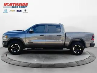 Ram 1500 2022 4x4 Rebel 4 puertas Cabina Crew 5.6 pies. Pickup SB