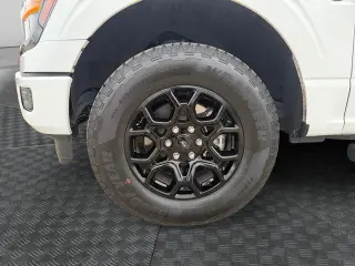 Ford F-150 2025 4x4 STX 4 puertas SuperCrew 5.5 pies. SB