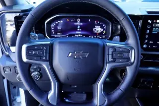 Chevrolet Silverado 1500 2024 4x4 LT Trail Boss 4 puertas Cabina Crew 5.8 ft. SB