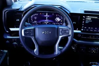 Chevrolet Silverado 1500 2024 4x4 LT Trail Boss 4 puertas Cabina Crew 5.8 ft. SB