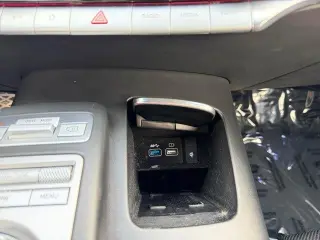 Genesis GV70 2023 AWD 2.5T Estándar 4 puertas SUV