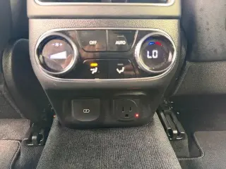 Genesis GV70 2023 AWD 2.5T Estándar 4 puertas SUV