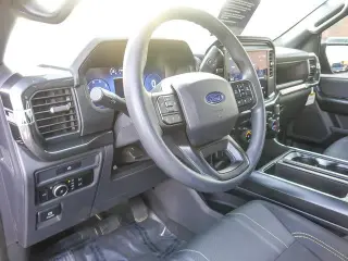 Ford F-150 2025 4x4 STX 4 puertas SuperCrew con caja de 5.5 pies