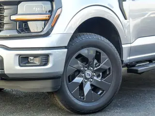 Ford F-150 2025 4x4 STX 4 puertas SuperCrew con caja de 5.5 pies