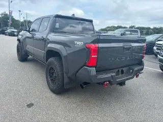 Toyota Tacoma 2024 4x4 TRD Off-Road 4 puertas Double Cab 5.0 pies SB 8A