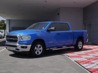 Ram 1500 2024 4x4 Big Horn 4 puertas Cabina Crew 5.6 pies. Pickup SB