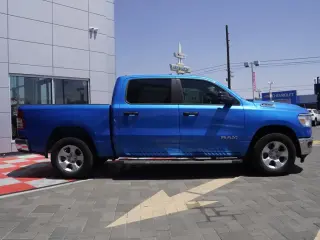 Ram 1500 2024 4x4 Big Horn 4 puertas Cabina Crew 5.6 pies. Pickup SB