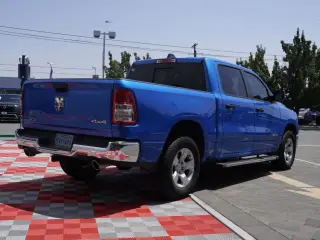 Ram 1500 2024 4x4 Big Horn 4 puertas Cabina Crew 5.6 pies. Pickup SB