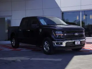Ford F-150 2025 4x4 XLT 4 puertas SuperCrew 5.5 pies SB