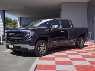 GMC Sierra 1500 2025 4x4 SLT Cabina Crew 4 puertas 5.8 pies. Caja corta