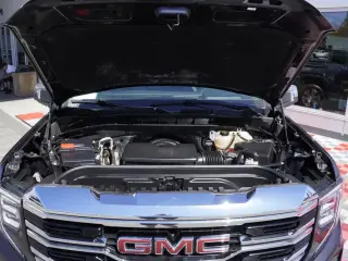 GMC Sierra 1500 2025 4x4 SLT Cabina Crew 4 puertas 5.8 pies. Caja corta