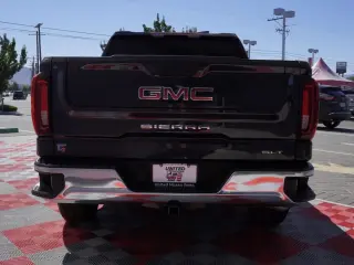 GMC Sierra 1500 2025 4x4 SLT Cabina Crew 4 puertas 5.8 pies. Caja corta