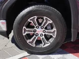GMC Sierra 1500 2025 4x4 SLT Cabina Crew 4 puertas 5.8 pies. Caja corta