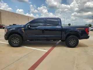 Ford F-150 2023 4x4 Tremor 4 puertas SuperCrew 5.5 pies. SB