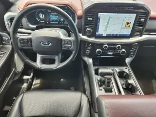 Ford F-150 2023 4x4 Lariat 4 puertas SuperCrew 5.5 pies. SB