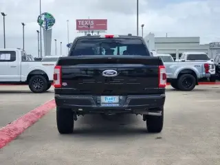 Ford F-150 2023 4x4 Lariat 4 puertas SuperCrew 5.5 pies. SB