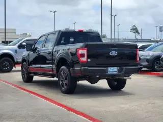 Ford F-150 2023 4x4 Lariat 4 puertas SuperCrew 5.5 pies. SB