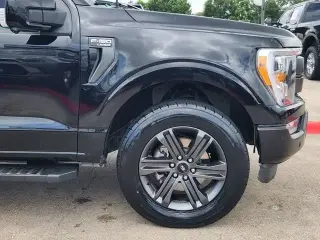 Ford F-150 2023 4x4 Lariat 4 puertas SuperCrew 5.5 pies. SB
