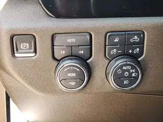 Chevrolet Silverado 1500 2024 4x4 LTZ 4 puertas Cabina Crew 5.8 pies. Caja corta