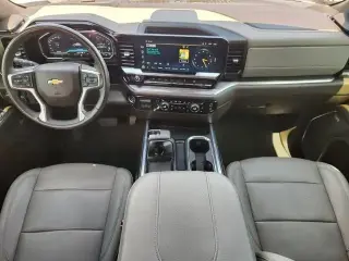 Chevrolet Silverado 1500 2024 4x4 LTZ 4 puertas Cabina Crew 5.8 pies. Caja corta