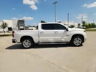 Chevrolet Silverado 1500 2024 4x4 LTZ 4 puertas Cabina Crew 5.8 pies. Caja corta