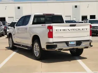 Chevrolet Silverado 1500 2024 4x4 LTZ 4 puertas Cabina Crew 5.8 pies. Caja corta
