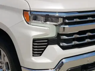 Chevrolet Silverado 1500 2024 4x4 LTZ 4 puertas Cabina Crew 5.8 pies. Caja corta