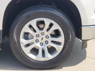 Chevrolet Silverado 1500 2024 4x4 LTZ 4 puertas Cabina Crew 5.8 pies. Caja corta