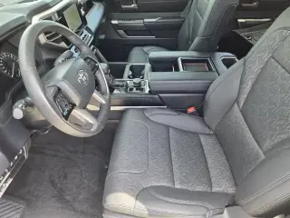 Toyota Tundra 2024 4x4 SR5 4 puertas CrewMax Cab Pickup SB