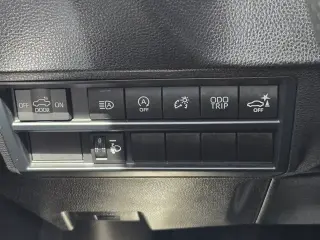 Toyota Tundra 2024 4x4 SR5 4 puertas CrewMax Cab Pickup SB