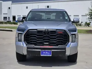Toyota Tundra 2024 4x4 SR5 4 puertas CrewMax Cab Pickup SB