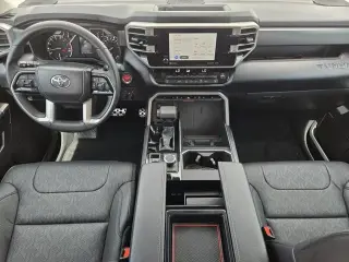Toyota Tundra 2024 4x4 SR5 4 puertas CrewMax Cab Pickup SB