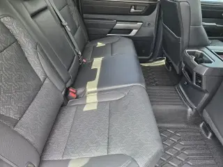 Toyota Tundra 2024 4x4 SR5 4 puertas CrewMax Cab Pickup SB