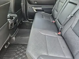 Toyota Tundra 2024 4x4 SR5 4 puertas CrewMax Cab Pickup SB