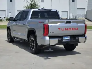 Toyota Tundra 2024 4x4 SR5 4 puertas CrewMax Cab Pickup SB